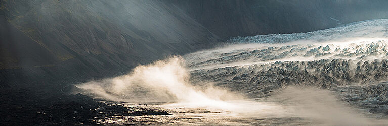 Gletscher, Meer, Berge. Foto von Jonathan Schmidt